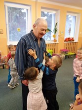 Zobrazit » 16.11.2017 - Babička Janička a děda Venda u Sluníček