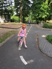 Zobrazit » Dopravní hřiště v MŠ Singrovka s předškoláky