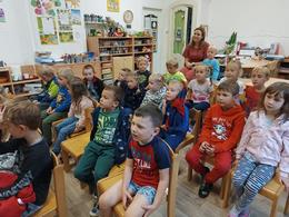 Zobrazit » Přijelo k nám divadlo - O slůněti