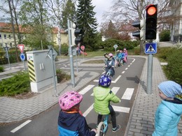 Zobrazit » Červená, stůj