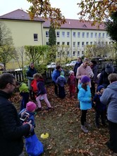 Zobrazit » Uspávání broučků v Pomněnkách