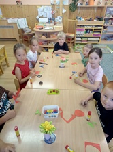 Zobrazit » Jahůdka se červená, konec školky znamená