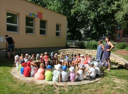 Zobrazit » Broučci a Motýlci se studenty zdravotní školy