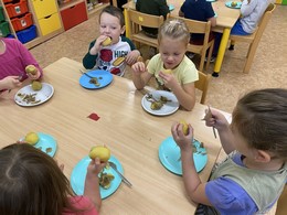 Zobrazit » Jak jsme loupali brambory ...