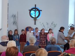 Zobrazit » Zpívání v Domově pokojného stáří Naší Paní
