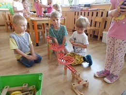 Zobrazit » Koťata - hrátky ve třídě