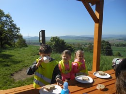 Zobrazit » Žabičky - Piknik na Hůrce a jarní tvoření