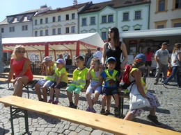 Zobrazit » Žabičky na jedné lodi a na hřišti