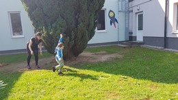 Zobrazit » Žabičky si hrají a vzdělávají se pod širým nebem