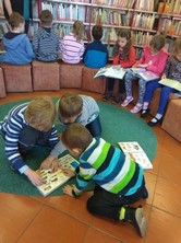 Zobrazit » Zajíčkové a Lištičky na návštěvě v knihovně