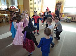Zobrazit » Karneval u Sluníček a Kytiček